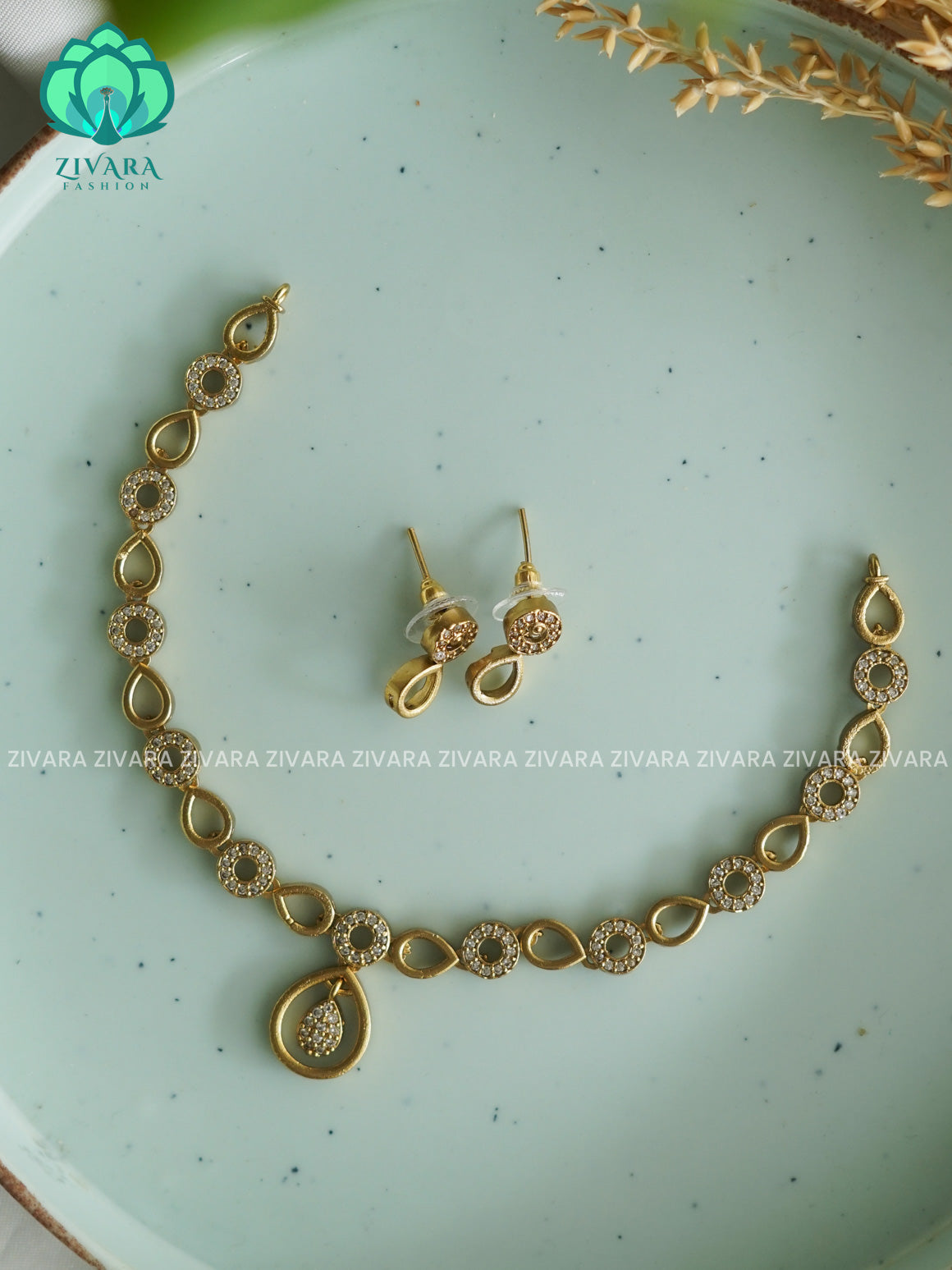 TEAR AND CURVY MOTIF - stylish and minimal elegant neckwear with earrings- Zivara Fashion