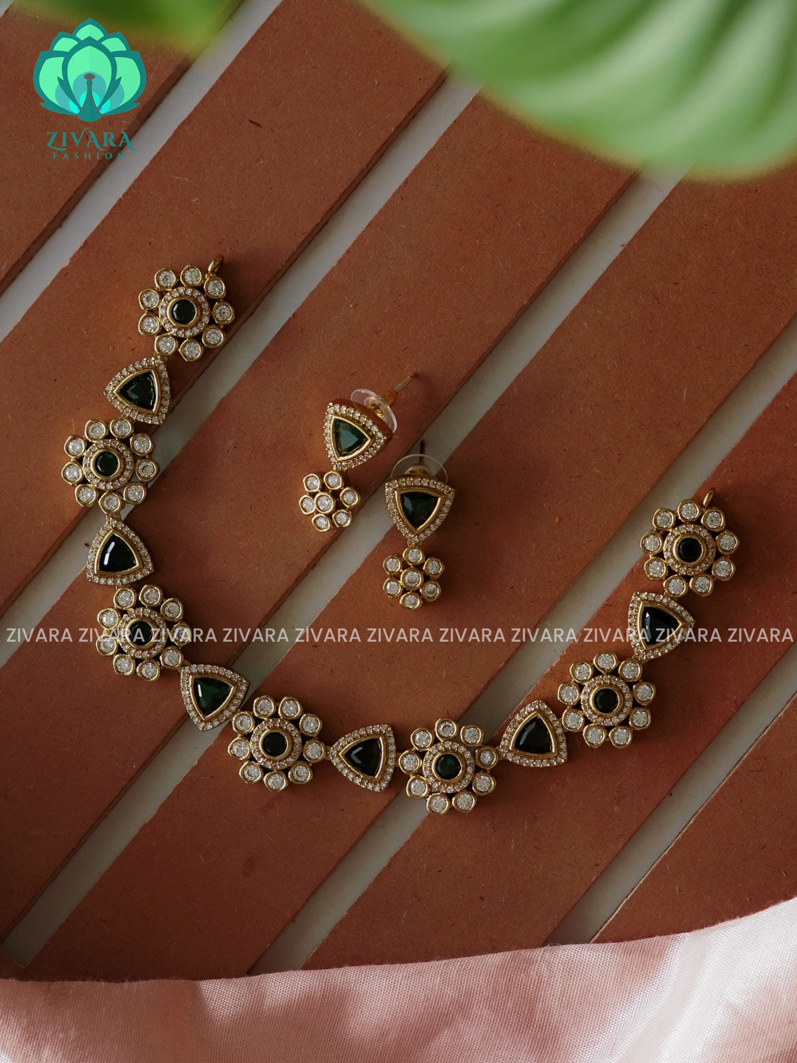 GREEN STONE CIRCLE FLOWER - stylish and minimal elegant neckwear with earrings- Zivara Fashion