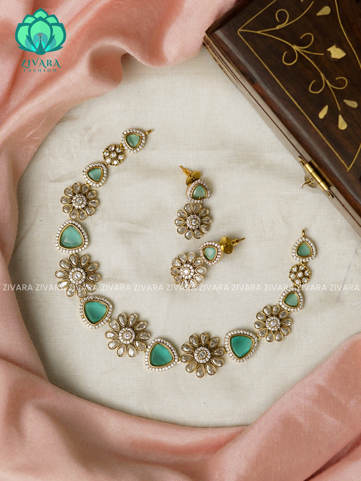 Pastel green -Flower and triangle - stylish and minimal elegant neckwear with earrings- Zivara Fashion