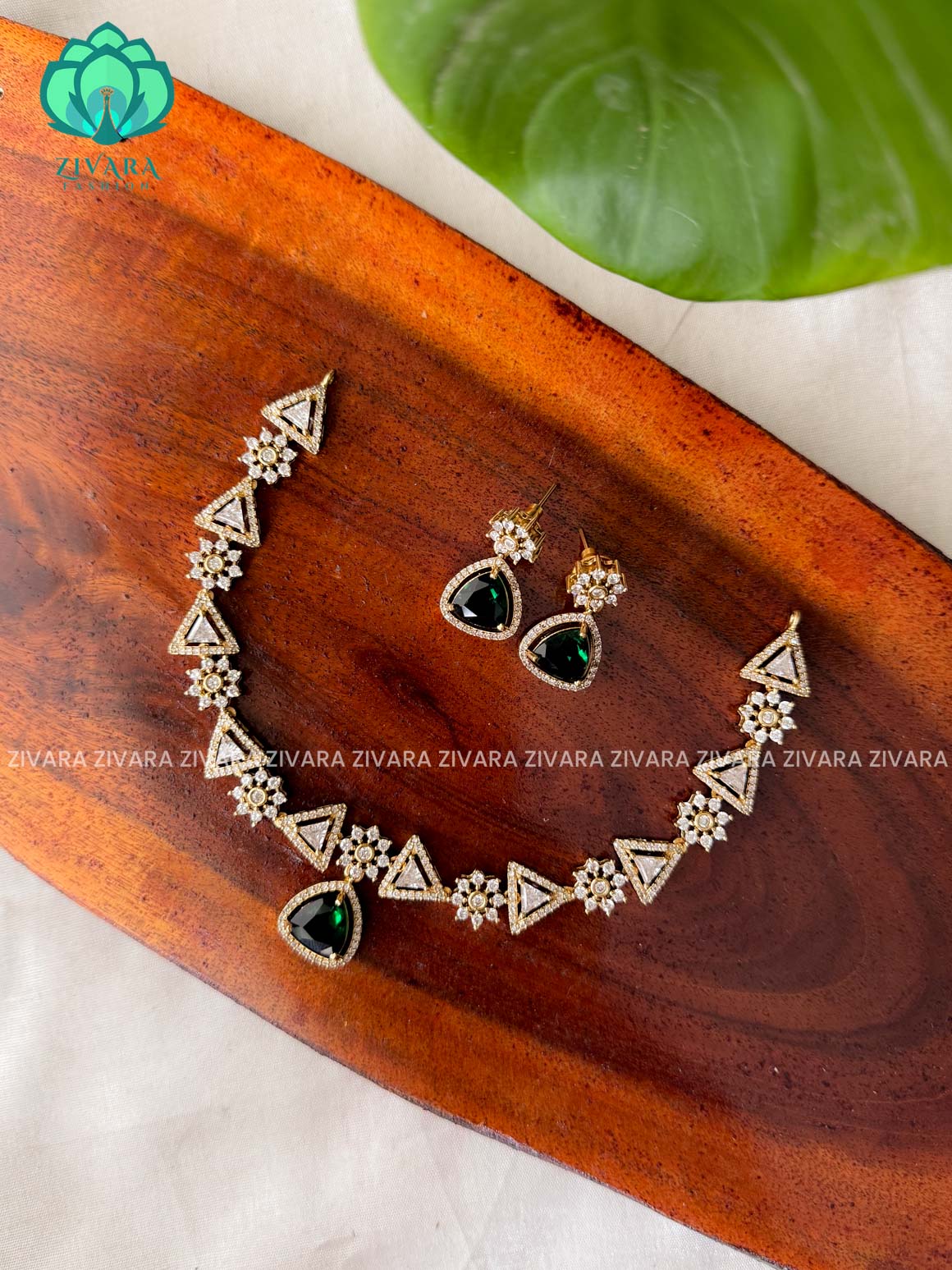 GREEN Cute flower triangle - stylish and minimal elegant neckwear with earrings- Zivara Fashion