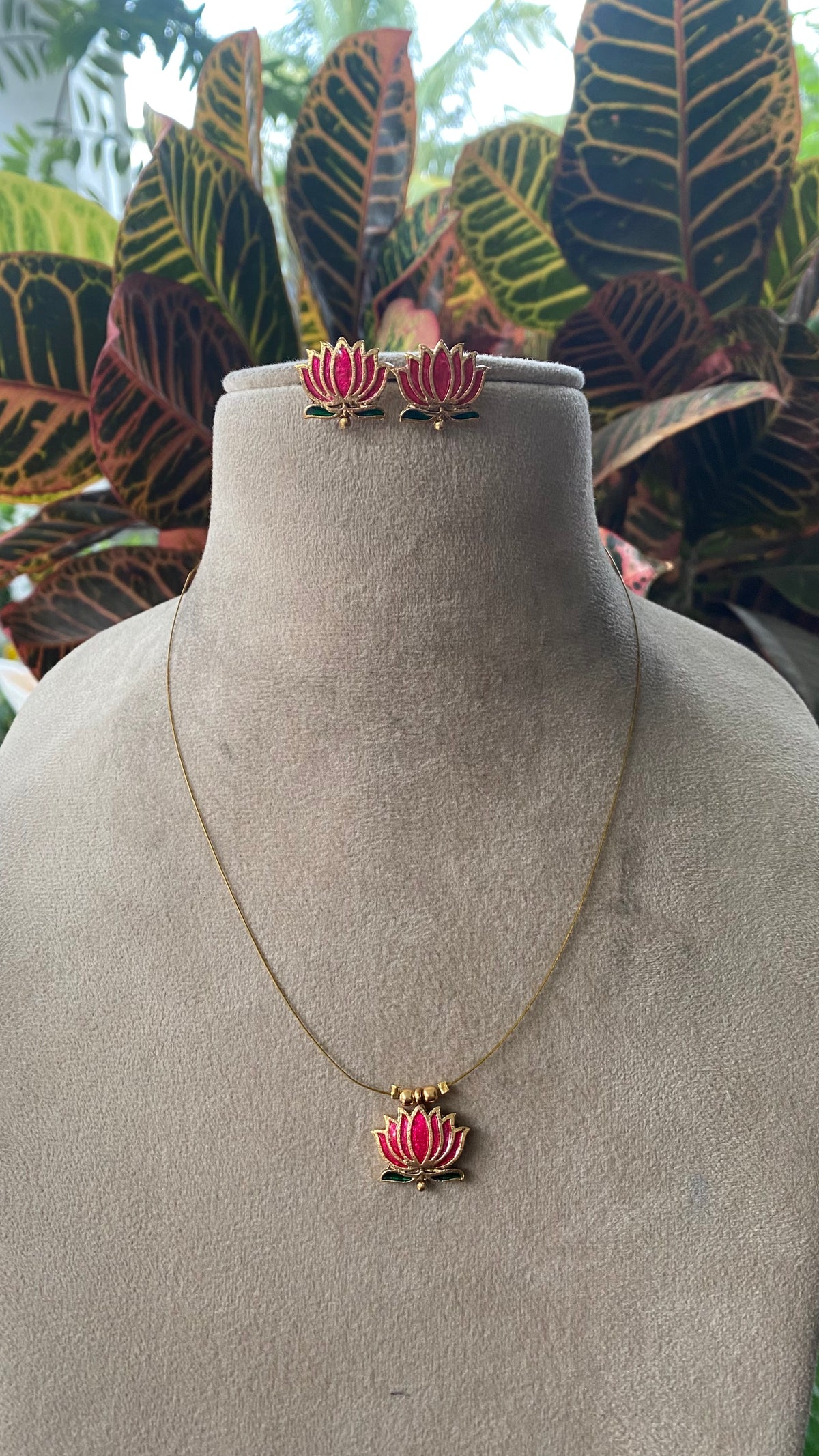 Enamel TAMARA pendant INVISIBLE MINIMAL ELEGANT HANDMADE NECKLACE WITH BRILLIANT FINISH MOTIFS- ZIVARA FASHION