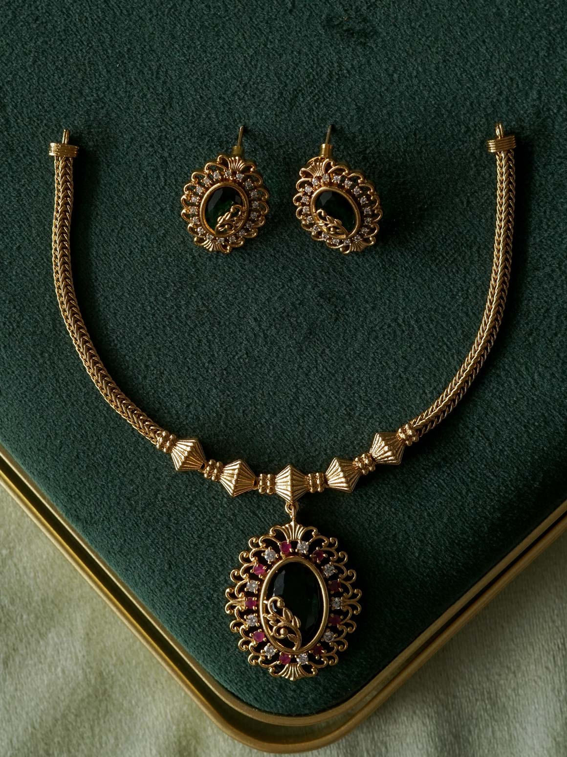 GREEN WHITE - OVAL PENDANT Flexible chain  -Traditional south indian premium neckwear with earrings- Zivara Fashion- latest jewellery design