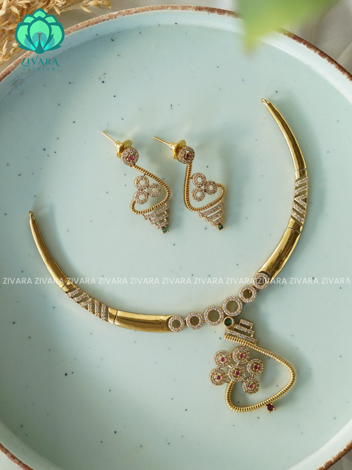 CUTE - Small Flower and triangle - stylish and minimal elegant neckwear with earrings- Zivara Fashion