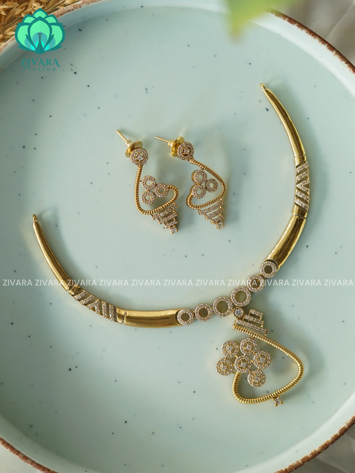 CUTE - Small Flower and triangle - stylish and minimal elegant neckwear with earrings- Zivara Fashion